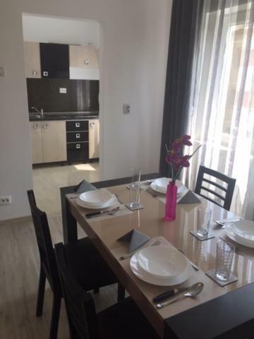 Garsoniera Simo Apartment โอร์โชวา ภายนอก รูปภาพ