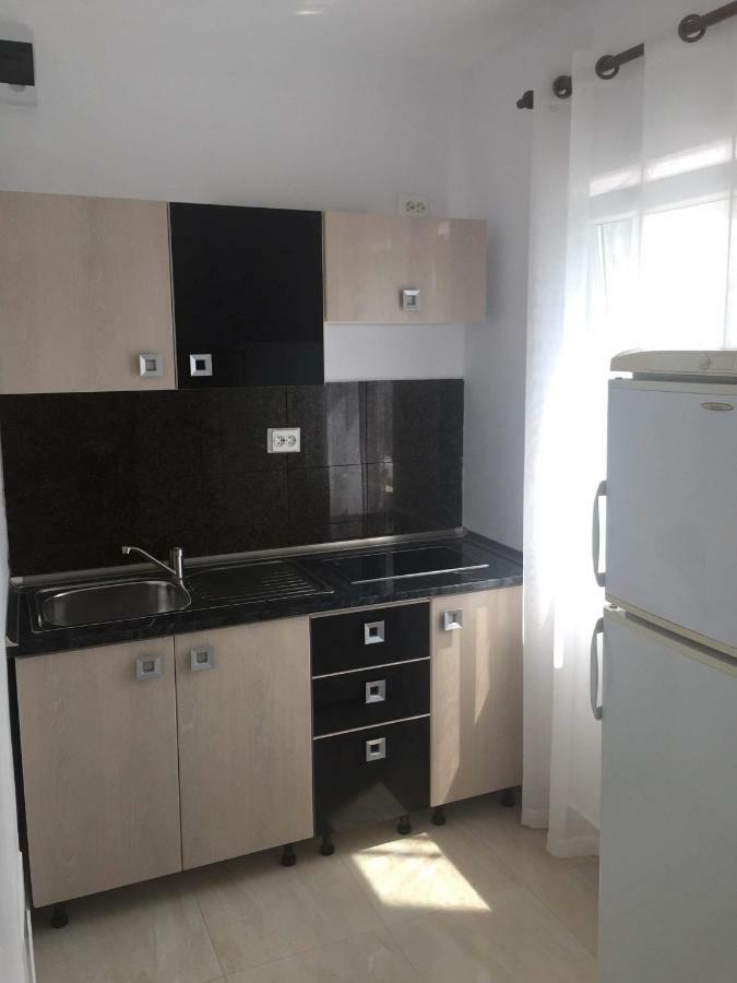 Garsoniera Simo Apartment โอร์โชวา ภายนอก รูปภาพ
